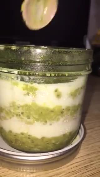 Hình bước làm 2 của món Breakfast healthy: tiramisu overnight oats matcha