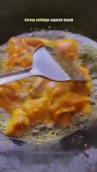Gambar langkah 1 resipi Ayam Goreng Berlengas.