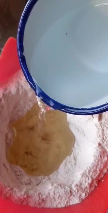 Foto del paso 1 de la receta: Bizcochitos materos con 3 ingredientes😋