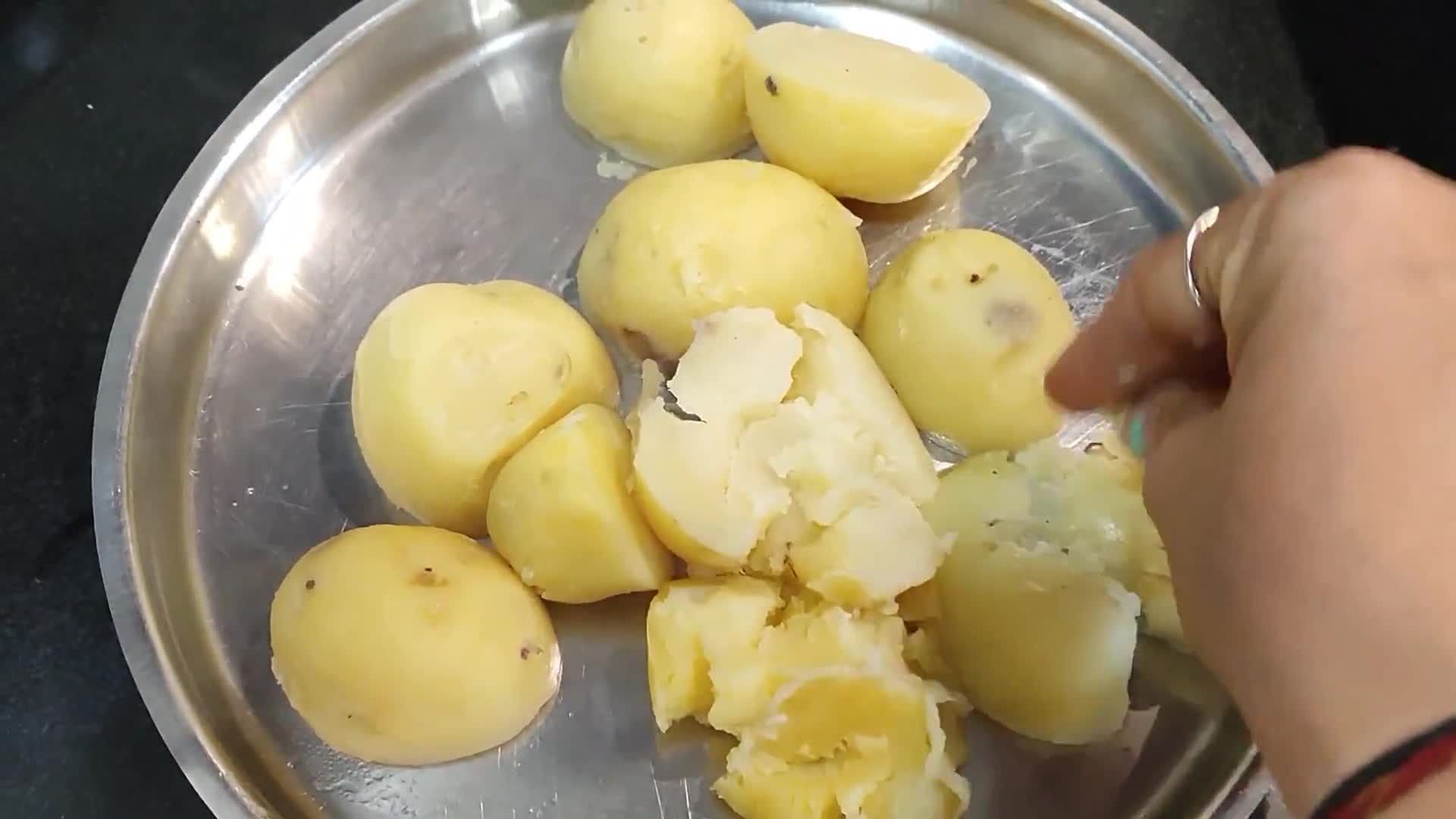 નવસારી પાવ બટાકા (Navsari Famous Pav Bataka Recipe In Gujarati) રેસીપી સ્ટેપ1ફોટો