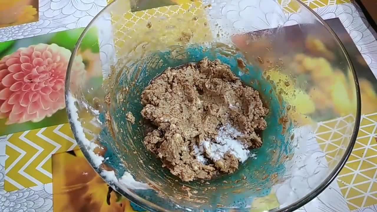 صورة لخطوة 11 من وصفة كوكيز بالنيسكافيه بدون بيض لذيذة سهلة وسريعة التحضير في 5 دقائق