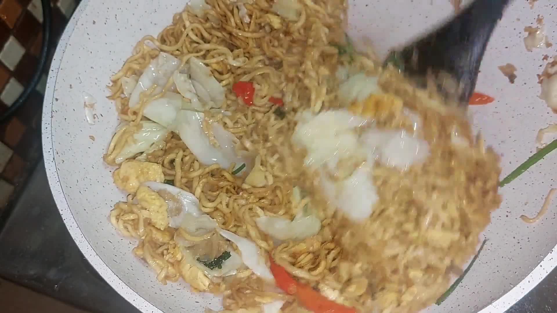 Foto langkah ke 6 dari resep 194. Mie Goreng Jawa.