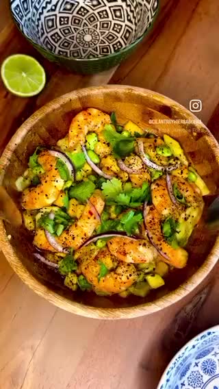 Foto del paso 1 de la receta: Ensalada de langostinos y edamame