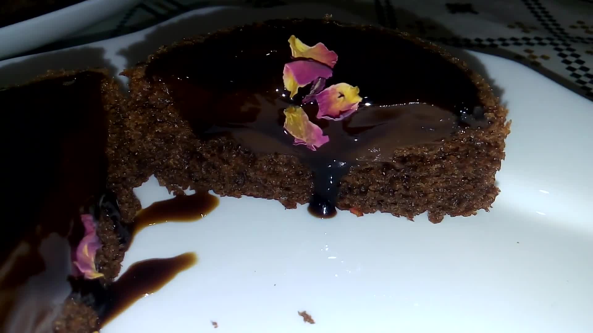صورة لخطوة 11 من وصفة كيكات فردية بالميكسور بذوق الشكولاتة 🍫
