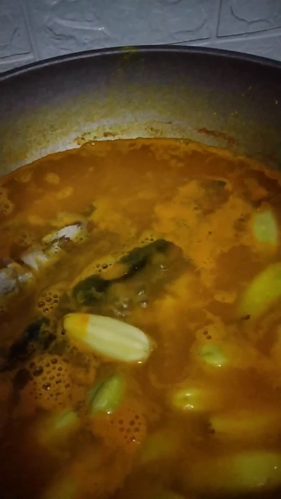Gambar langkah 2 resipi Masak lemak ikan kembung bersama belimbing buluh.