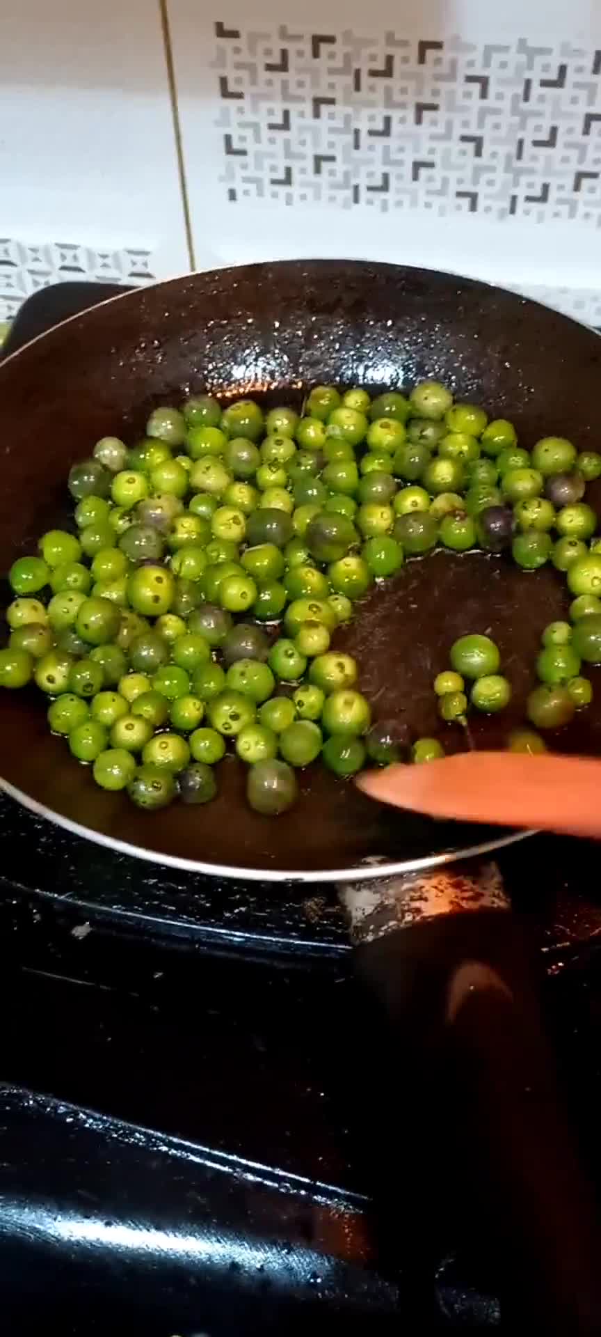Foto langkah ke 2 dari resep Tumis pare leunca (bumbu iris).