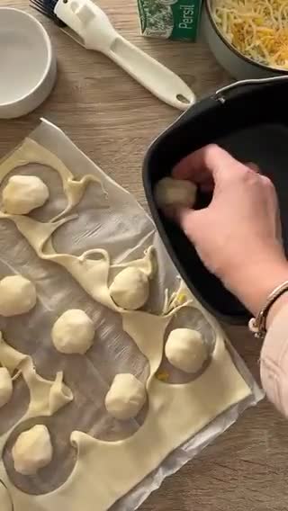 Une image de l'étape 3 de Pizza cheese bomb 💣 au four ou à l’air fryer.