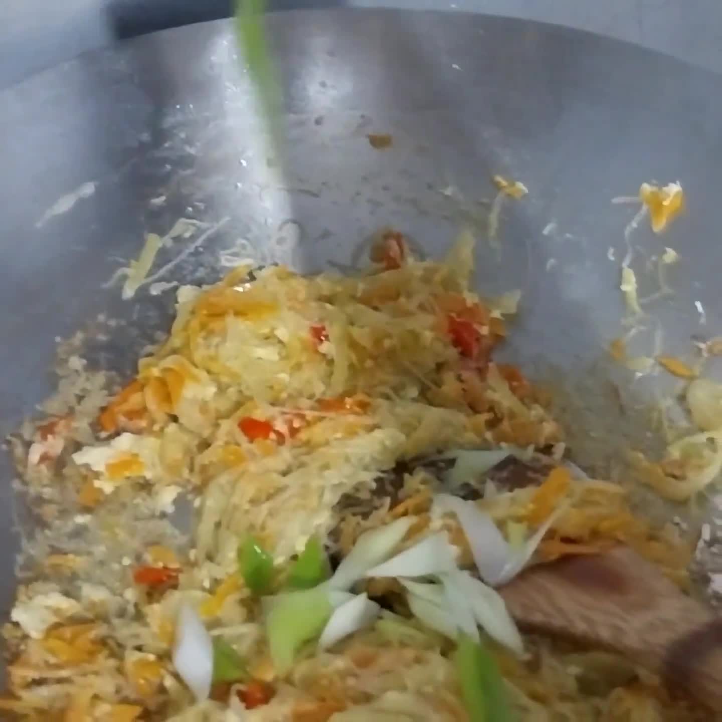 Foto langkah ke 5 dari resep 145. Bihun tumis Labu Wortel.