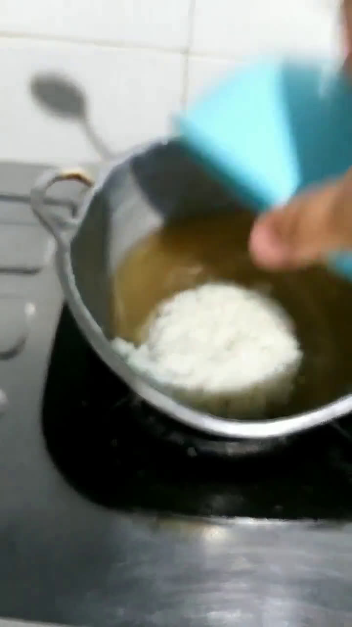 Foto langkah ke 2 dari resep Bubur Telur Ayam Kampung (Menu MPASI 4 bintang).