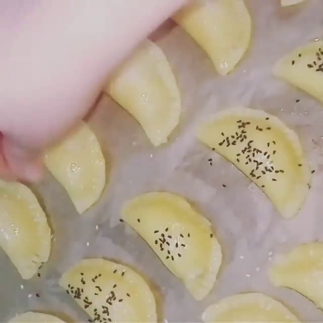 صورة لخطوة 3 من وصفة سوفلي بعجينة هشة 🥟🥟: