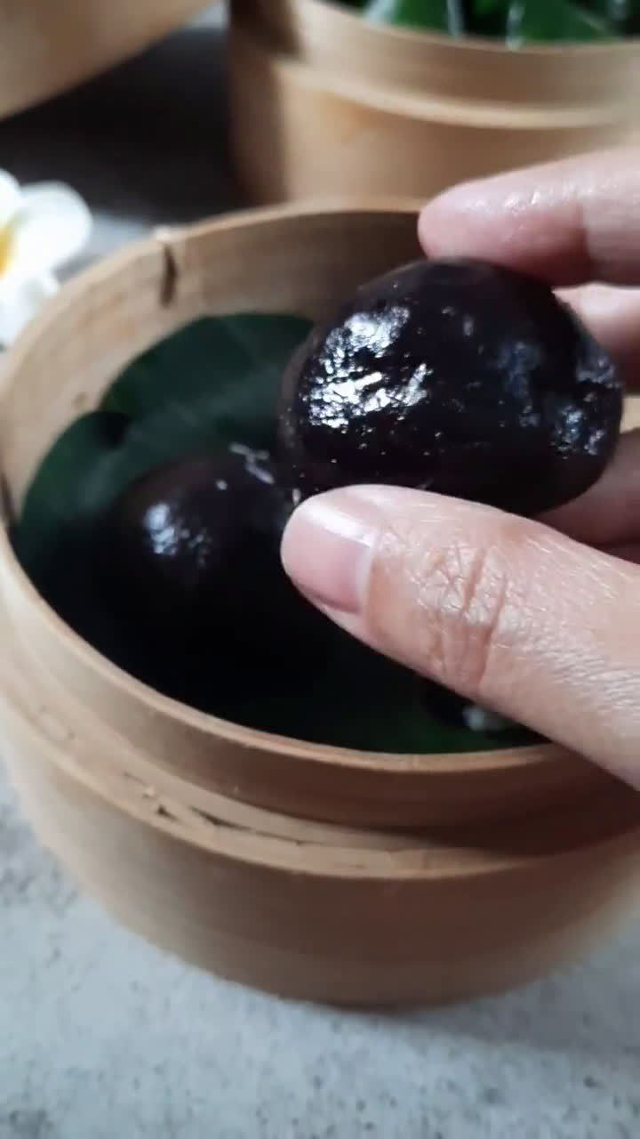 Foto langkah ke 4 dari resep Kue Bugis Ketan Hitam.