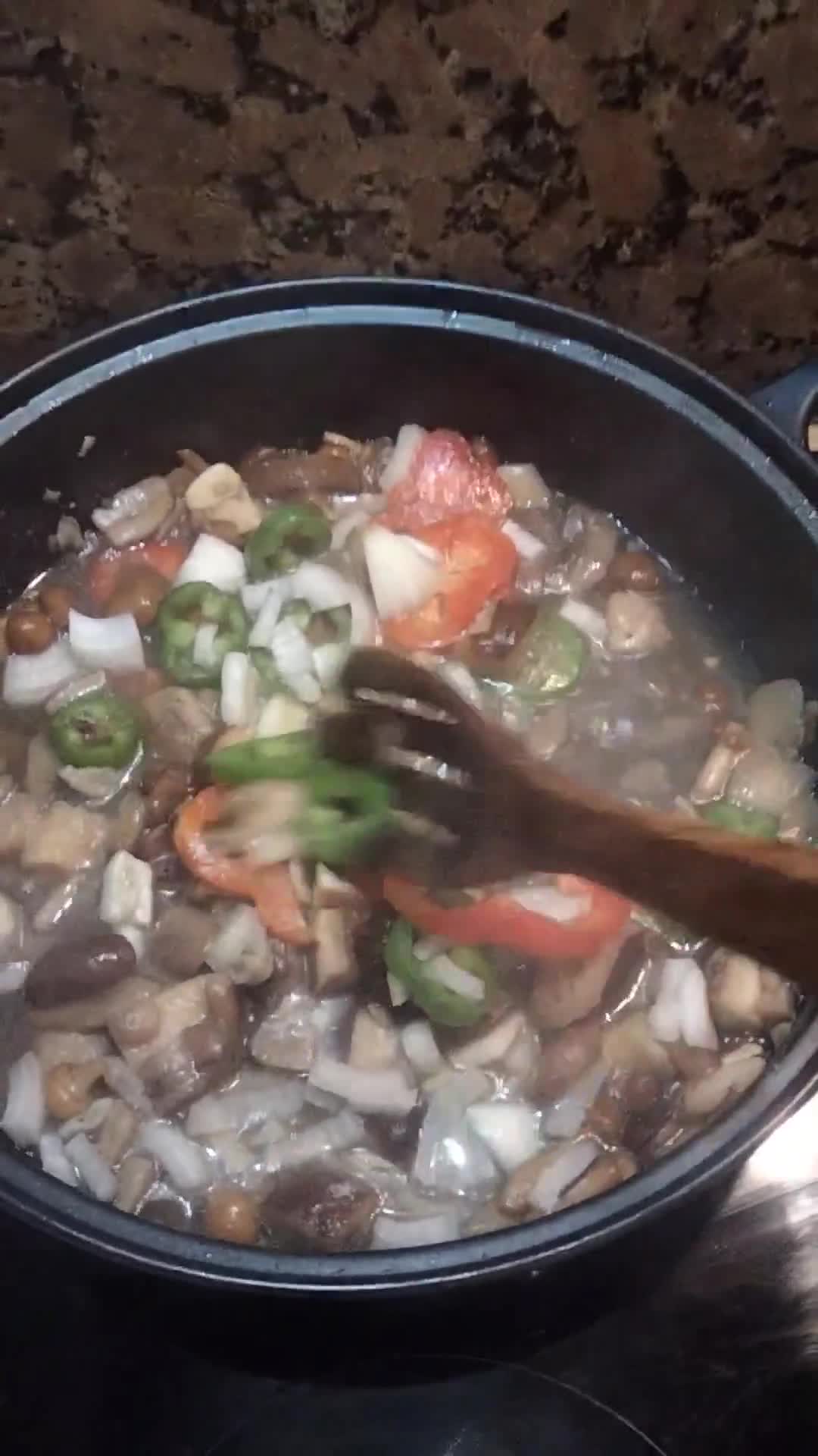 Foto del paso 2 de la receta: Contramuslos de pollo con setas y verduras