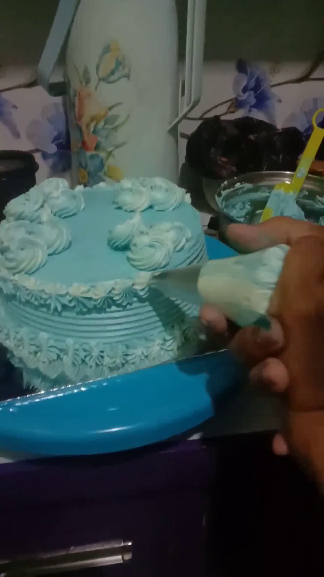 Foto langkah ke 7 dari resep Kue ultah simple.