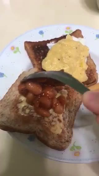 A picture of step 11 of Toast with Eggs Benedict and Baked Beans.