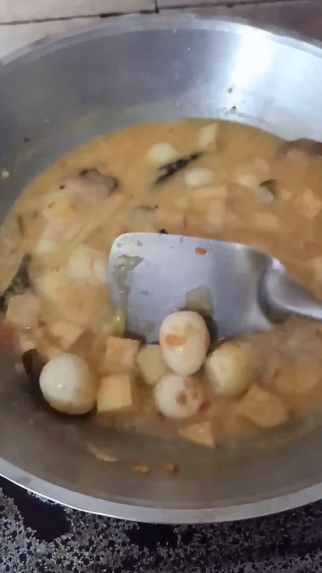 Foto langkah ke 3 dari resep Gulai KenTel Tahu 🥔🥚.
