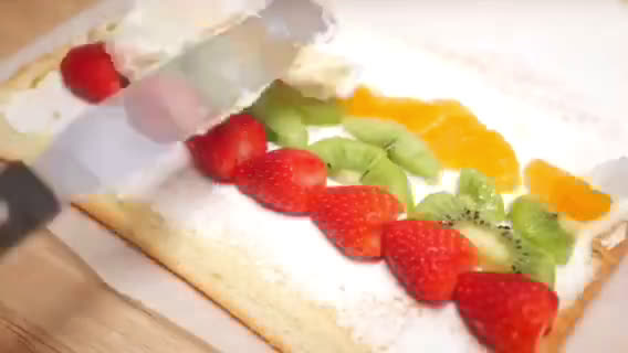 Foto langkah ke 7 dari resep Japanese Fruit Roll Cake / Bolu Gulung Isi Buah.