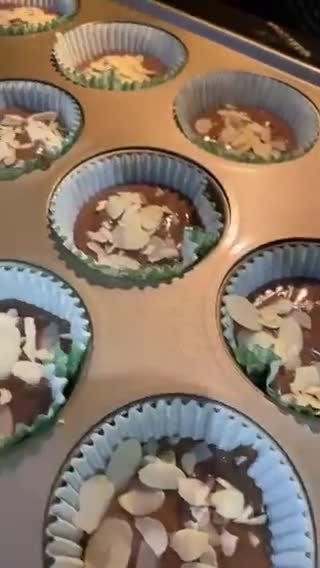 Фото кроку 2 до Ніжні кексики 🥧.