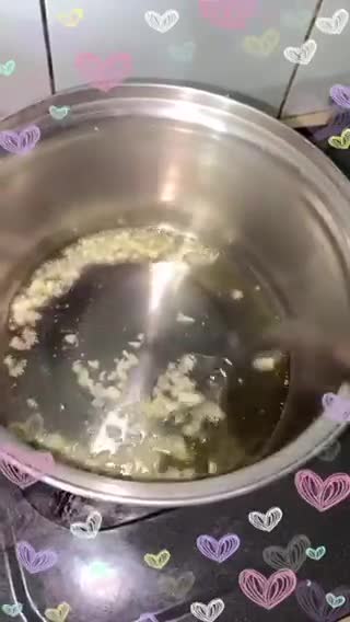 Foto langkah ke 2 dari resep Sup rumput laut (daging giling,rumput laut,sosis,tahu susu,brokoli,enoki).