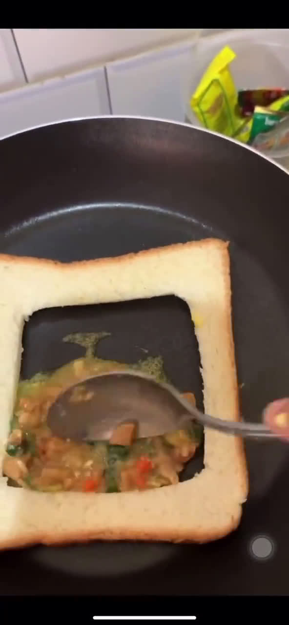 Foto langkah ke 5 dari resep Roti Tawar Isi.