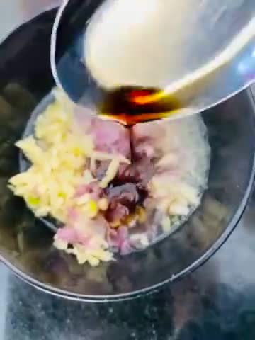 Hình bước làm 7 của món Hải sản Phú Quý hấp: mực ống, cua gạo, cua mặt trăng và nhum tươi