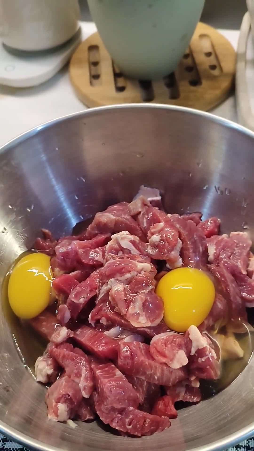 Foto langkah ke 2 dari resep Tumis daging pokcoy.