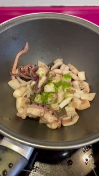 Foto del paso 1 de la receta: Guisado de sepia, alcachofas y figatell