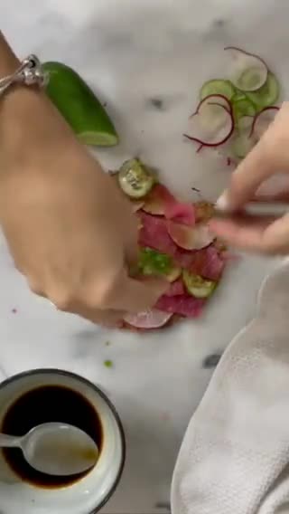 Foto del paso 3 de la receta: Tostada de atún con un toque asiático