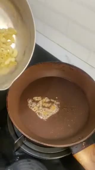 Foto langkah ke 1 dari resep Salted Egg Cheese Macaroni.