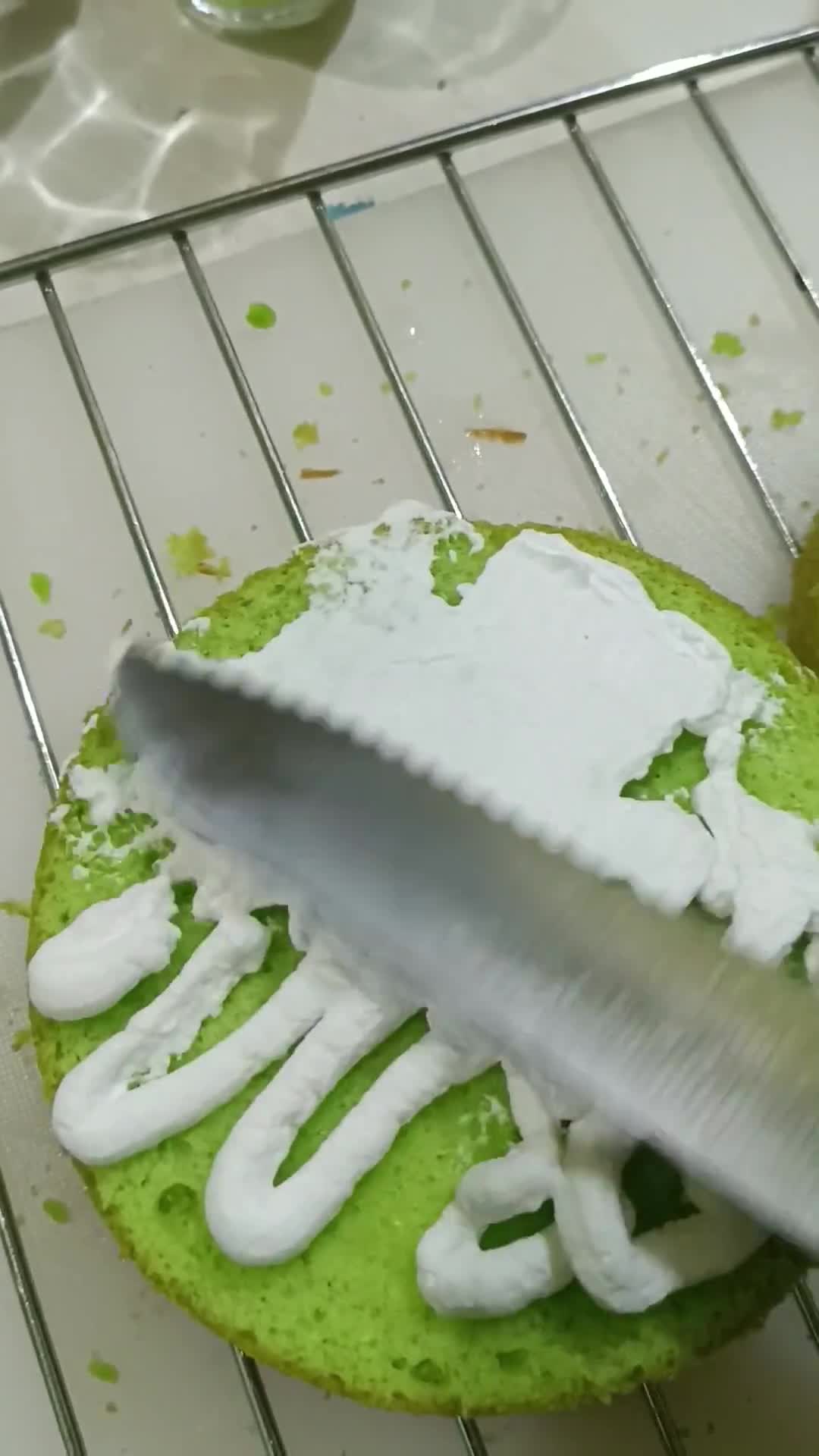 Foto langkah ke 9 dari resep Birthday Cake.
