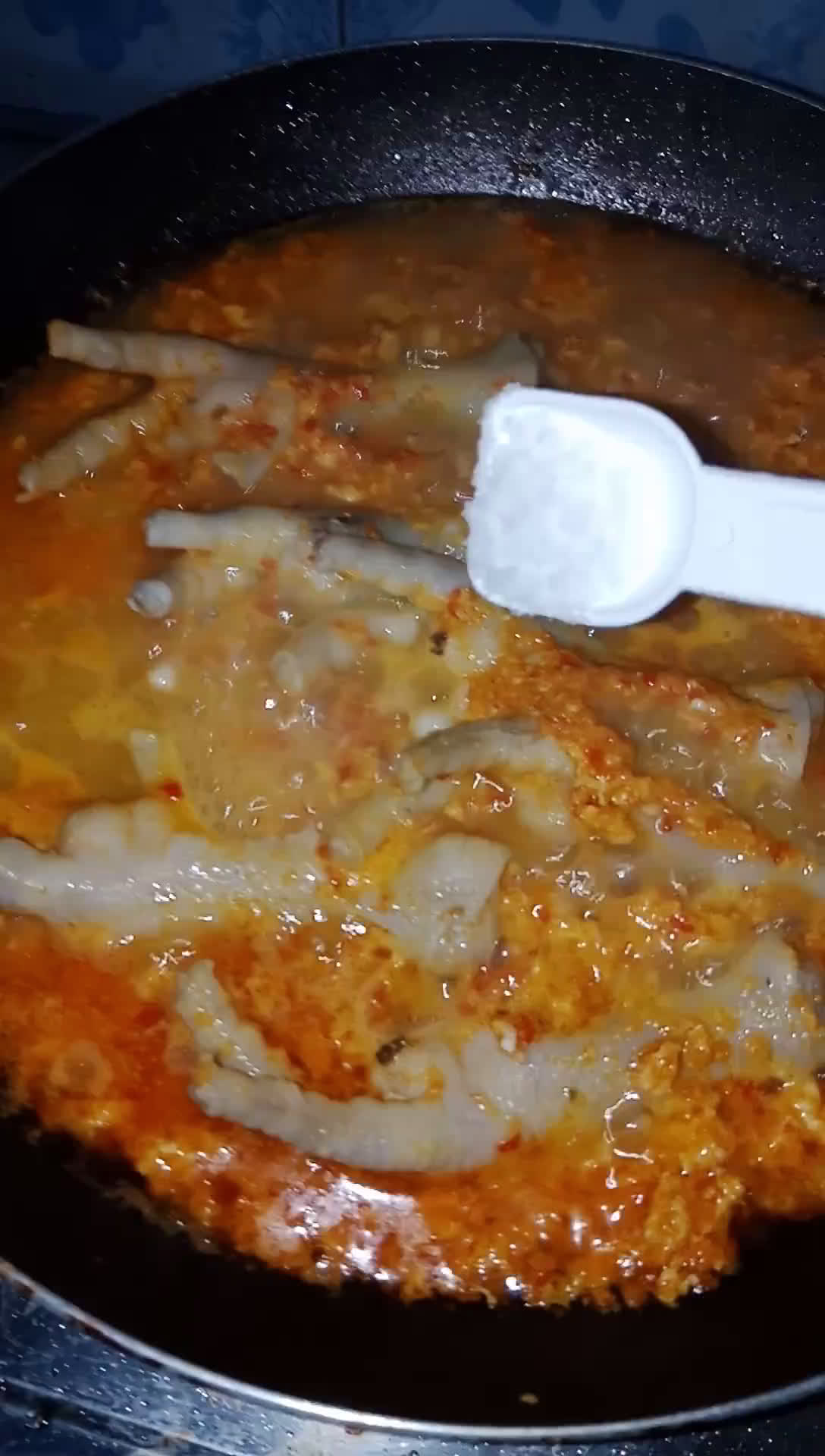 Foto langkah ke 5 dari resep Seblak Ceker Suka - Suka.