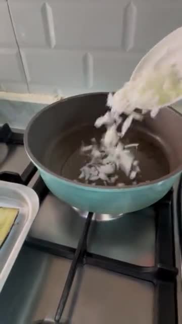 صورة لخطوة 1 من وصفة مسقعة الباذنجان بالجبن