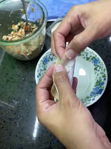 Gambar langkah 5 resipi Dumpling Ikan bersama Cendawan (Goreng dan Kukus).