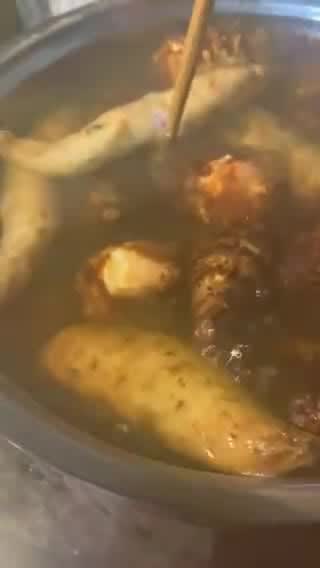 Hình bước làm 1 của món Khoai lang và khoai sọ luộc, chấm sốt hành boa rô
