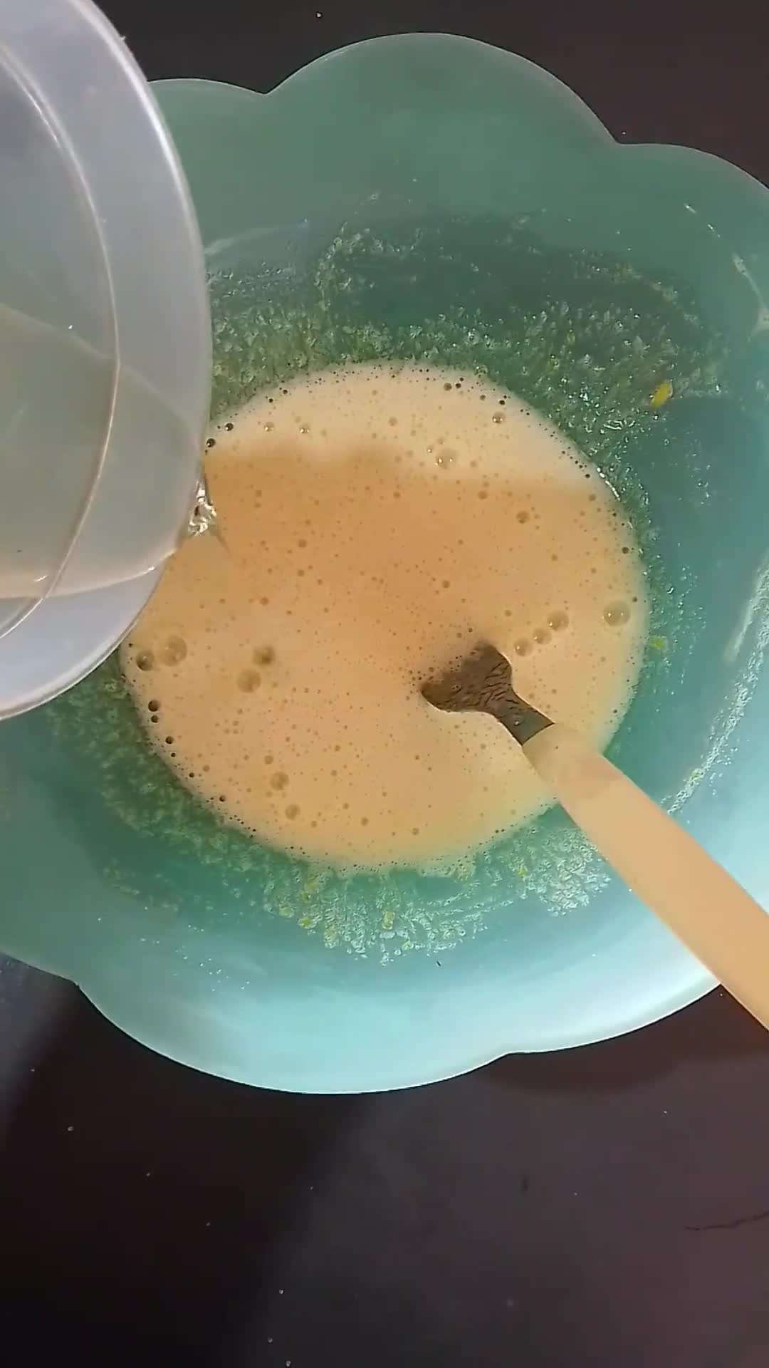 Foto del paso 2 de la receta: Pasta Frola de aceite 🌻 mitad batata y membrillo (sin manteca)