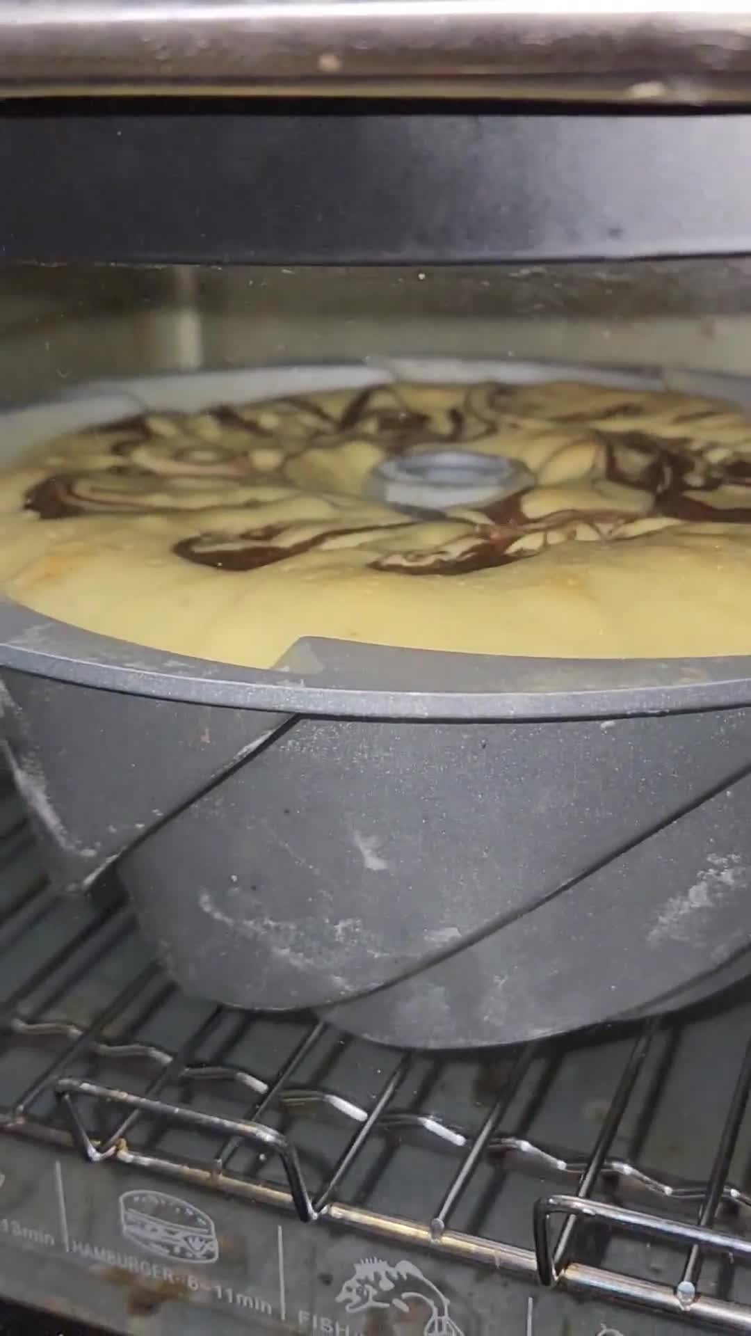Foto langkah ke 7 dari resep Marmer cake.