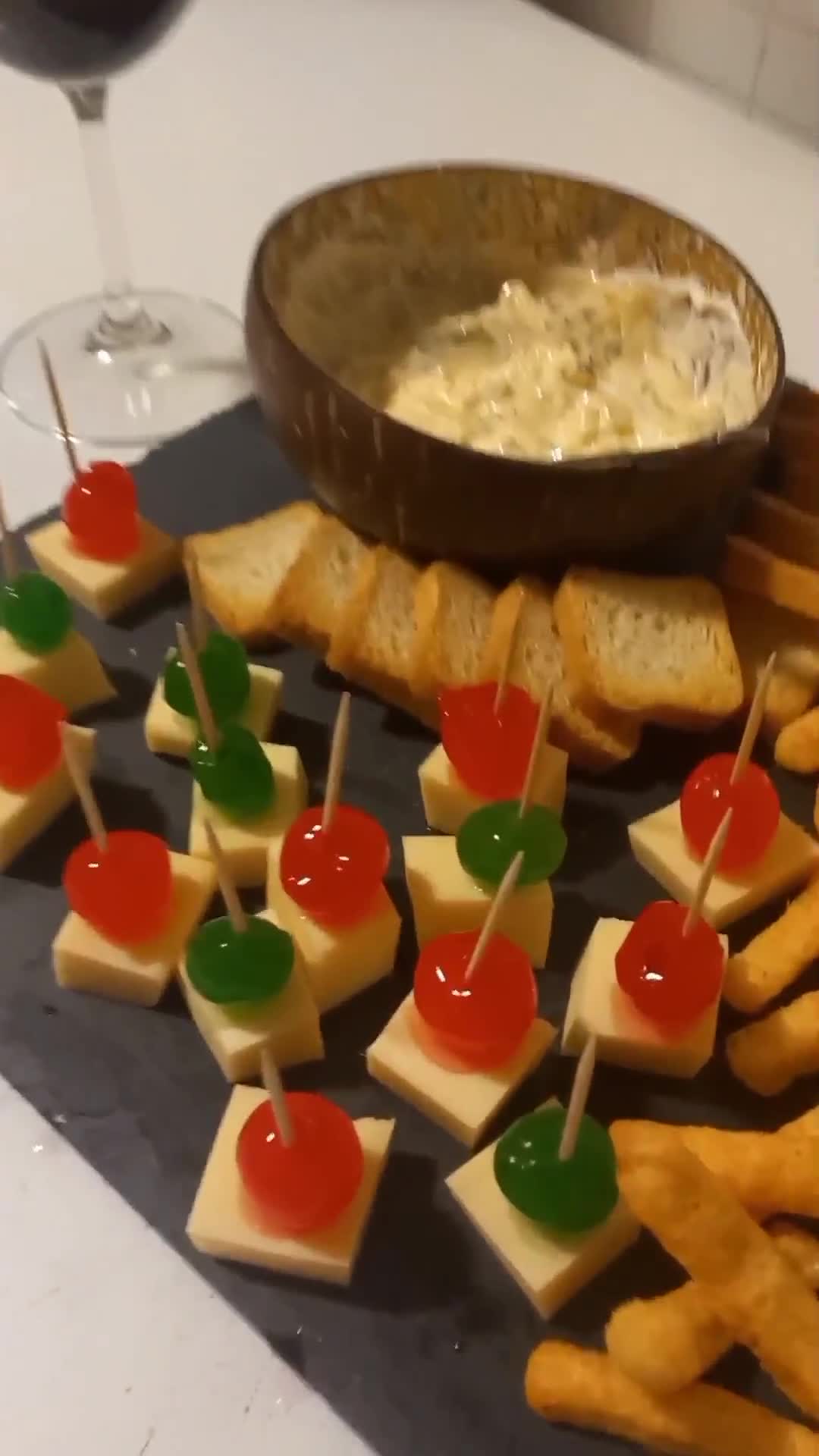 Foto del paso 1 de la receta: Paté de huevo y picoteo 🍷