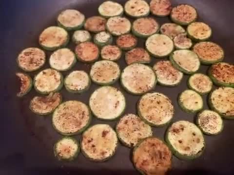 Foto del paso 1 de la receta: Base de calabacín con salsa pomodoro