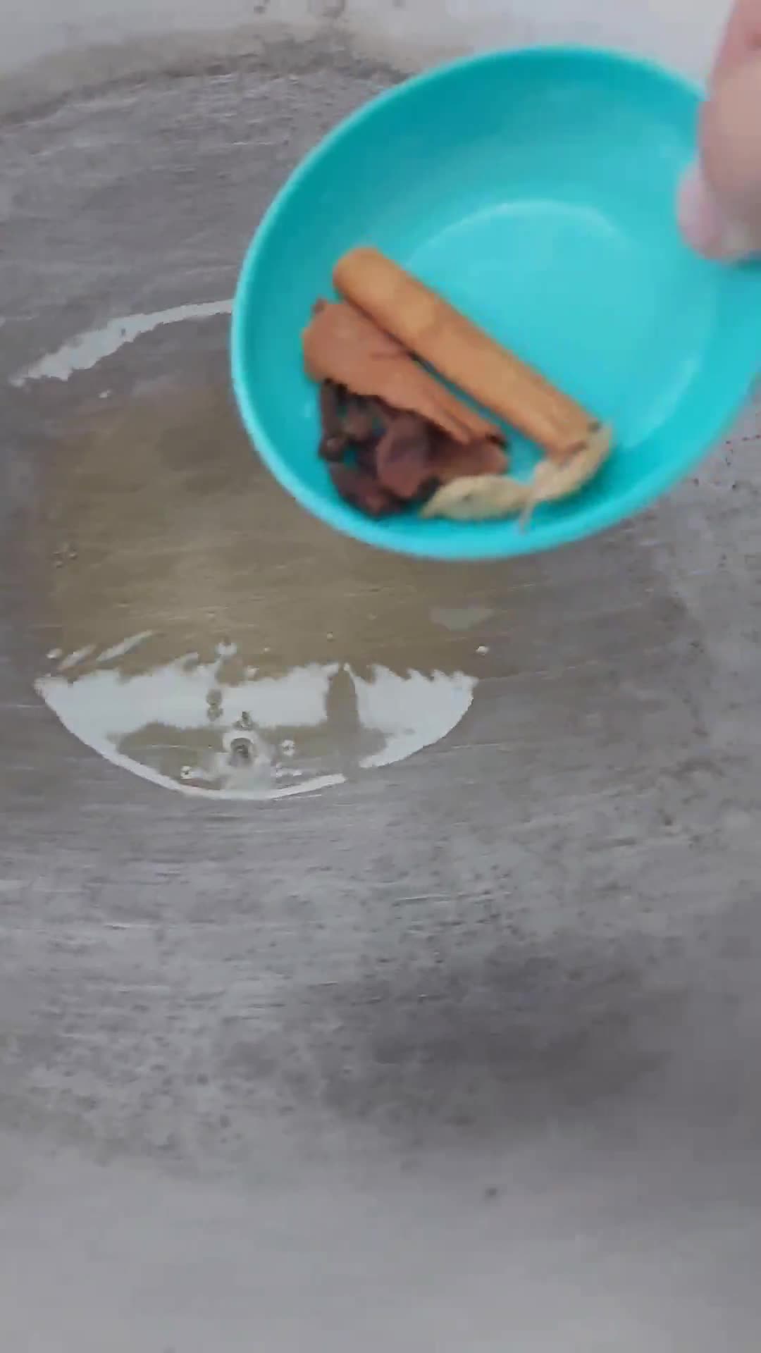 Gambar langkah 3 resipi Kerang masak kicap pekat likat.