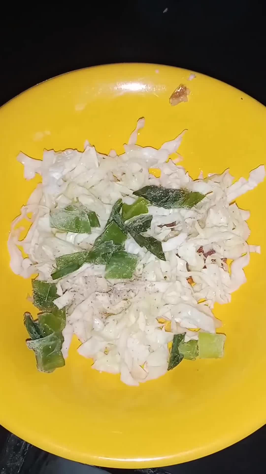Foto langkah ke 2 dari resep Telur Dadar Kol.