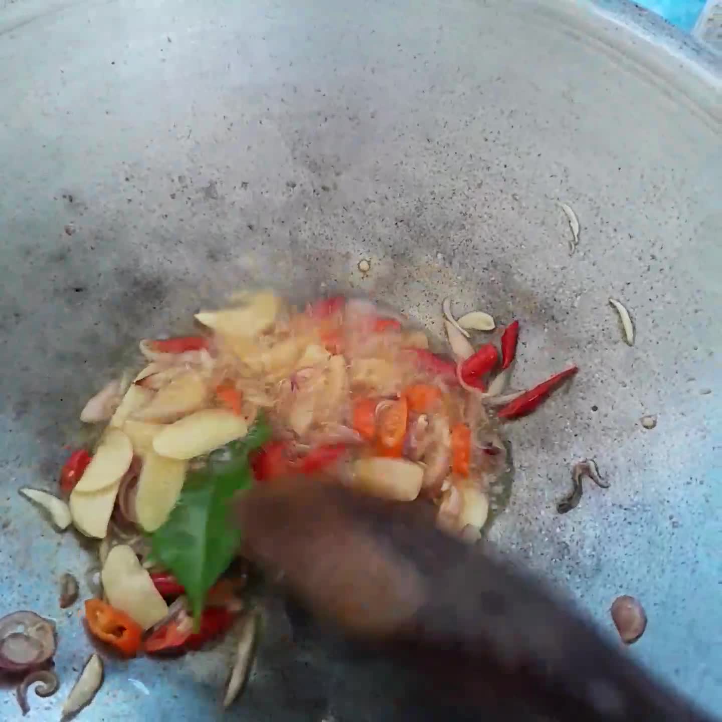 Foto langkah ke 3 dari resep Tumis Paria/Pare/Bitter Melon.