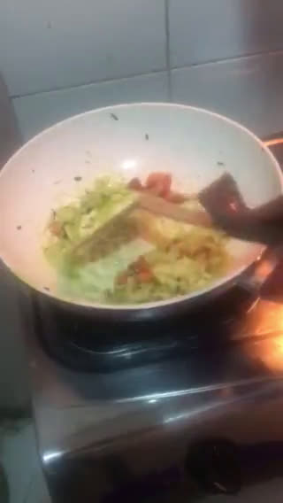 Foto langkah ke 5 dari resep Kailan Goreng Siram Saus Jamur.