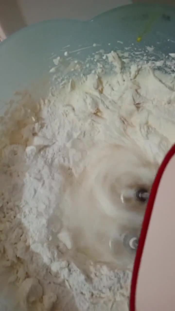 Foto langkah ke 2 dari resep Bolu Kukus Neapolitan.