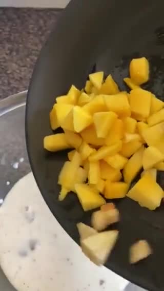 फलाहारी फ़्रूट कस्टर्ड (बिना दूध और कस्टर्ड पाउडर) (Falahari fruit custard recipe in hindi) रेसिपी चरण 4 फोटो
