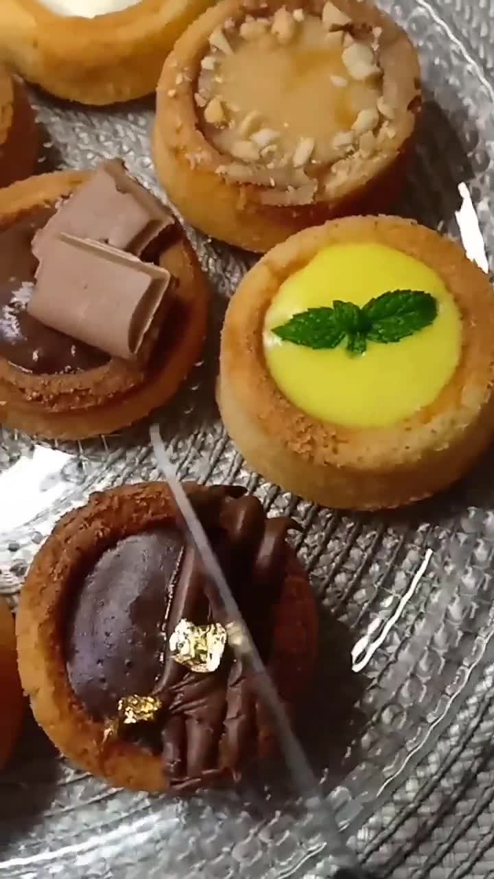 صورة لخطوة 3 من وصفة ميني كيك بعدة اذواق ببيضة واحدة فقط 💛💚