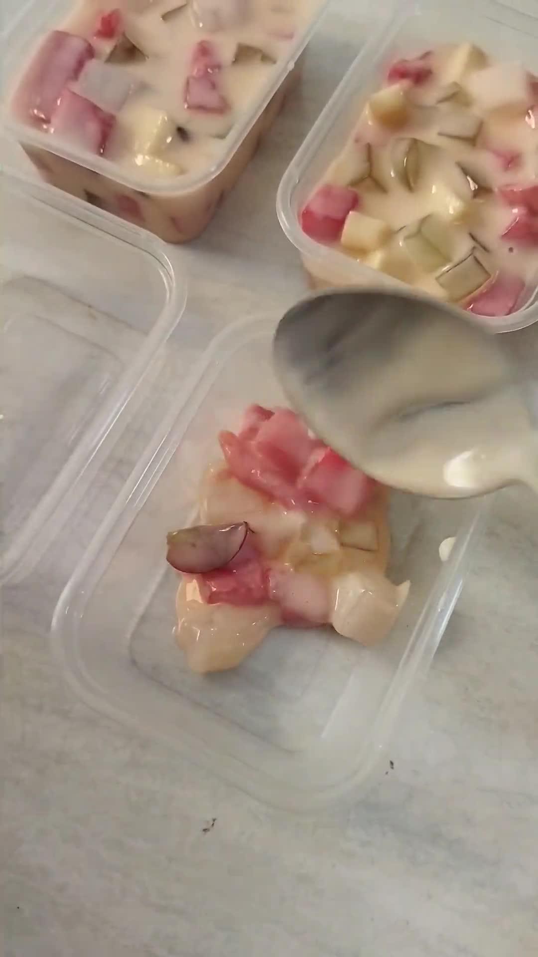 Foto langkah ke 6 dari resep Salad Buah Favorit.