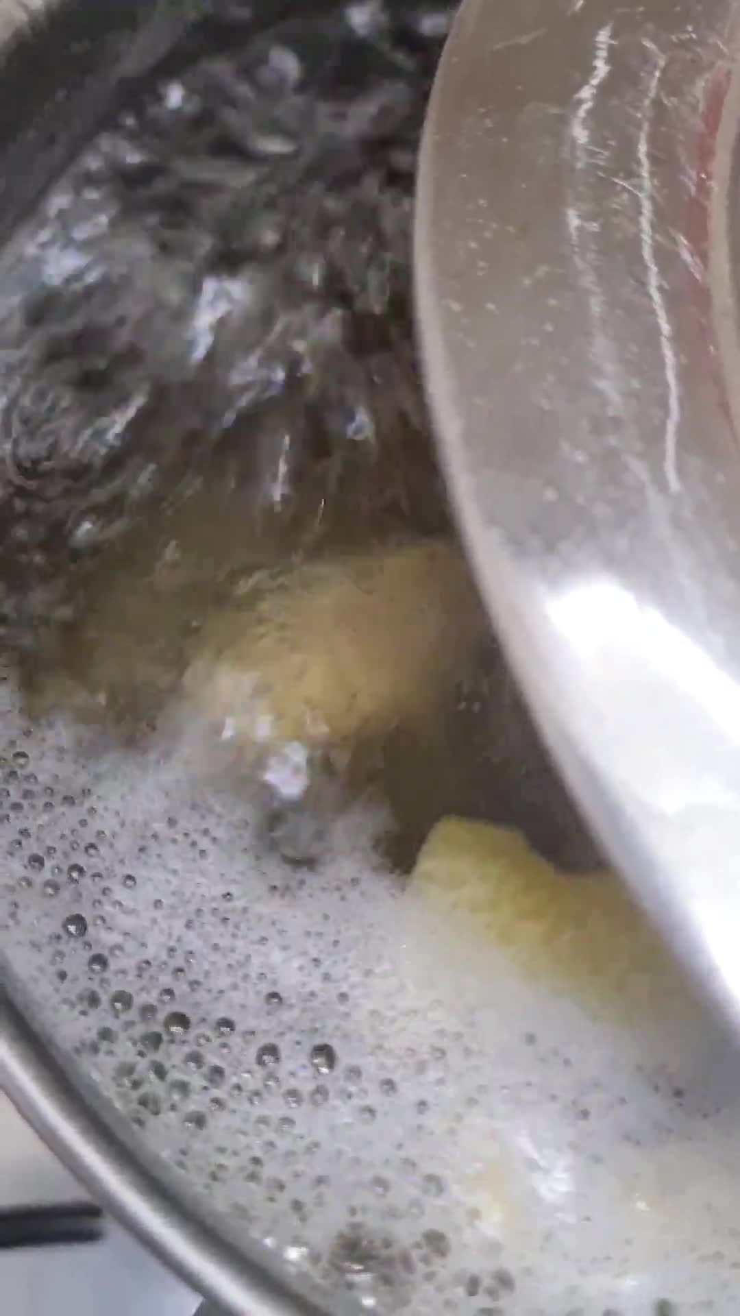 Foto del paso 2 de la receta: Infusión refrescante de jengibre fresco, canela y limón 🫚🌱🍋