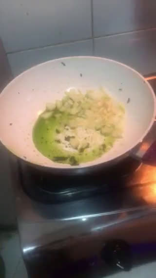 Foto langkah ke 5 dari resep Kailan Goreng Siram Saus Jamur.