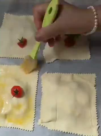Une image de l'étape 4 de Pâte feuilletée🍃 feta 🧀🍡apéro 🍢estival 🍭.