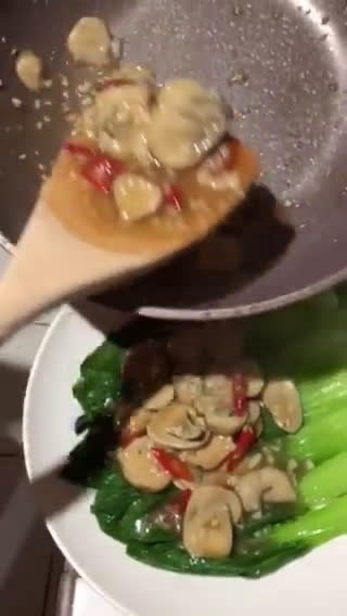 Foto langkah ke 8 dari resep Pakcoy jamur kuah siram.