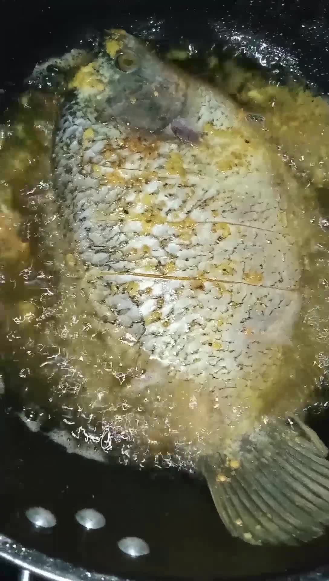 Foto langkah ke 3 dari resep Ikan gurame goreng.
